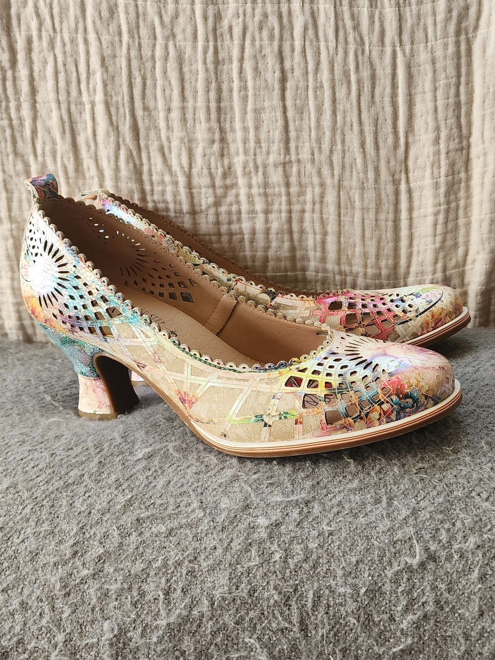 L'Artiste Floral Cutout Mid Heel Pumps in Multicolor